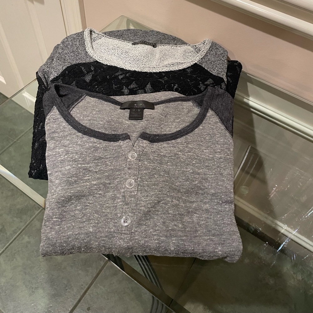 2 bundled knit tops, 2 Gray and Black